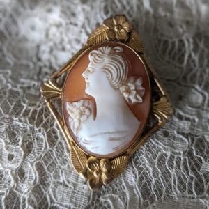 Antique Cameo Pendant Brooch